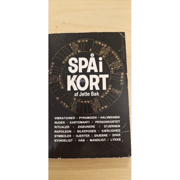 Bak, Jette: Sp� i kort - (BRUGT - VELHOLDT)