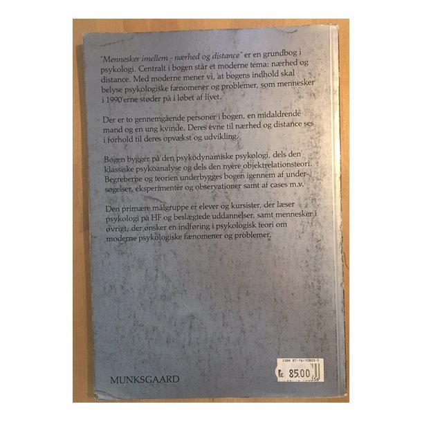 Jensen, Carsten Nejst og Lotte Rienecker: Mennesker imellem - nrhed og distance