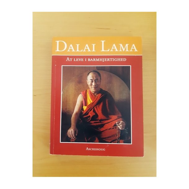 Dalai Lama: At leve i bamhjertighed - (BRUGT - VELHOLDT)