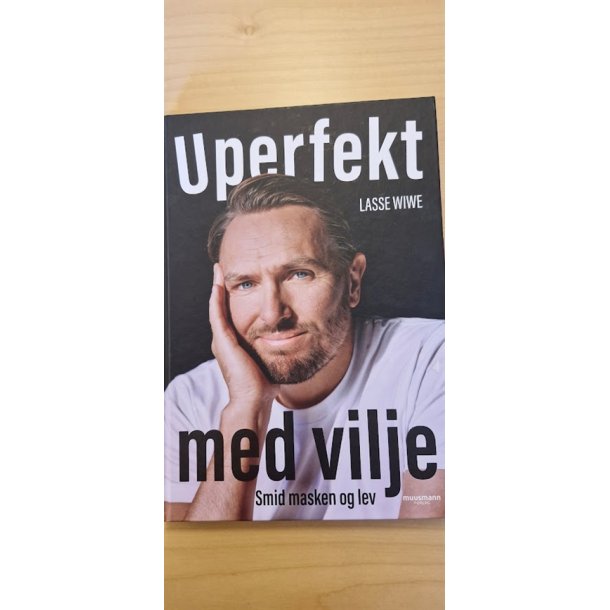Wiwe, Lasse: Uperfekt med vilje - (BRUGT - VELHOLDT)