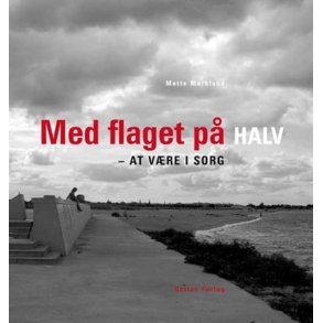 Marklund, Mette: Med flaget p halv